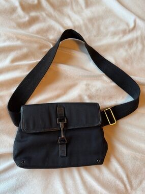 Authentic Gucci Waist Belt Bag, cross body minimalist Silver clasp black canvas